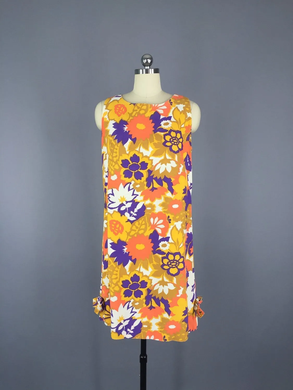 Vintage 1960s Mod Floral Print Dress